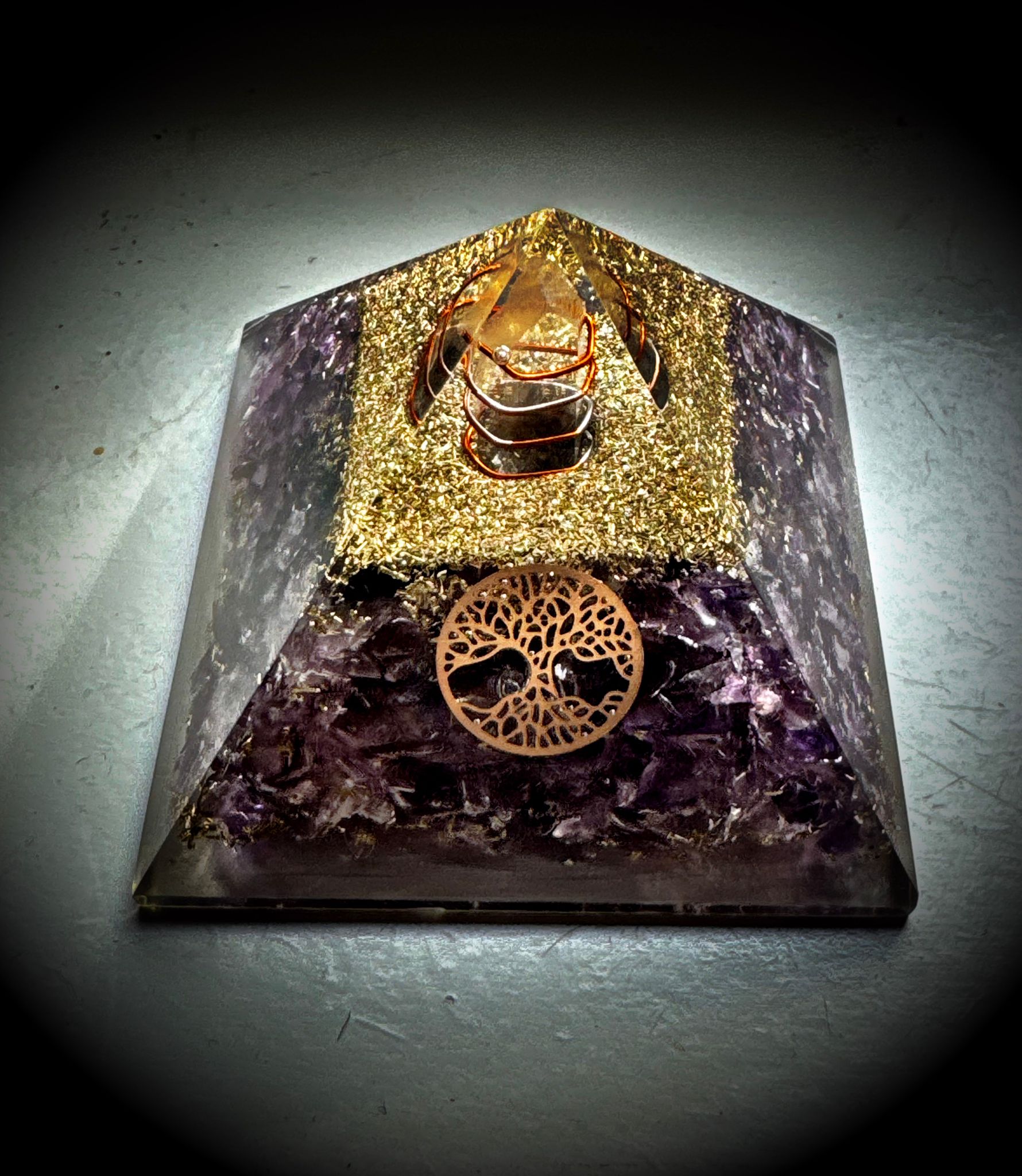 Orgonit Pyramide - verschiedene Materialien - 8 cm